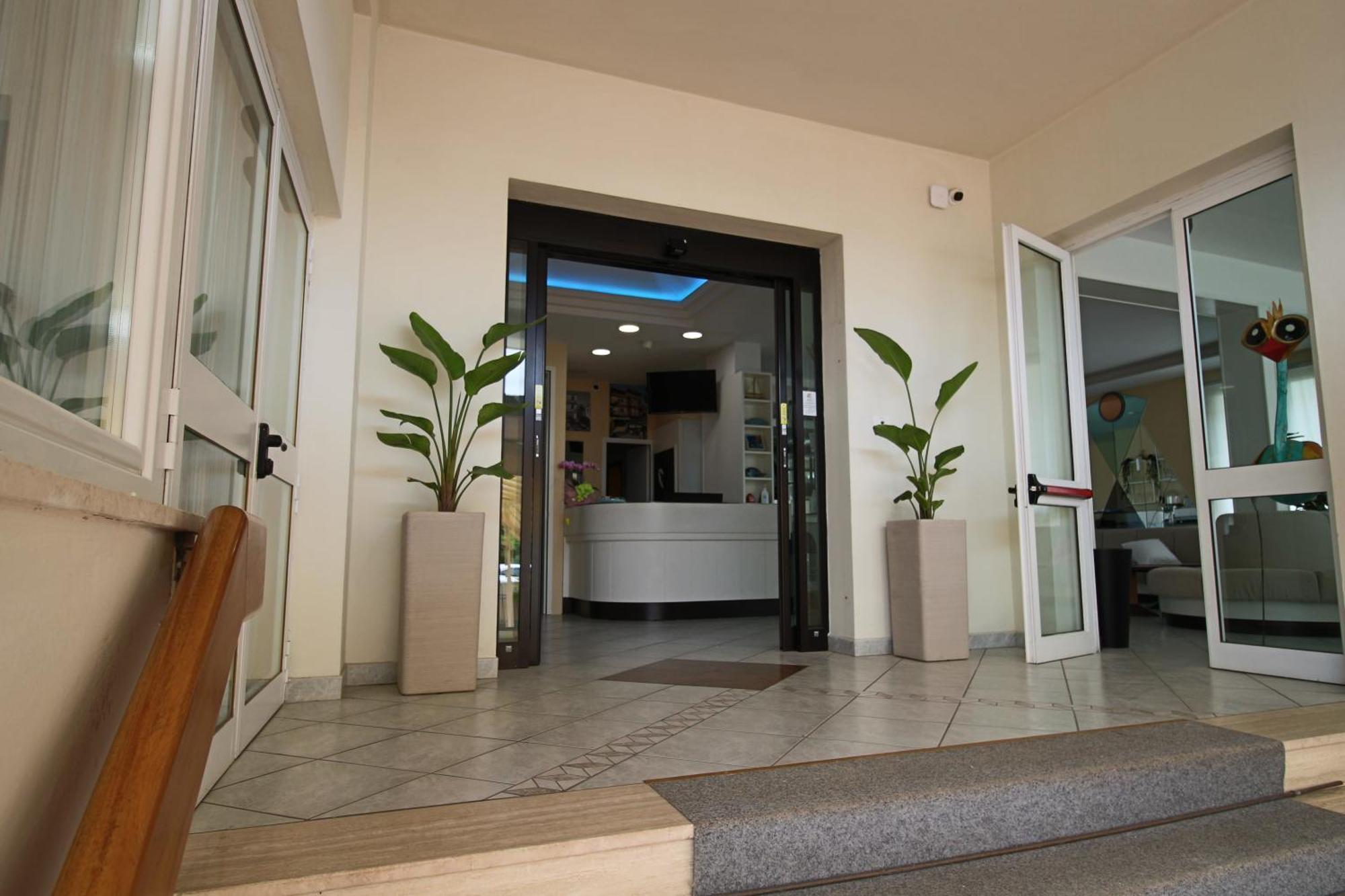 Hotel Manuela Cervia Esterno foto